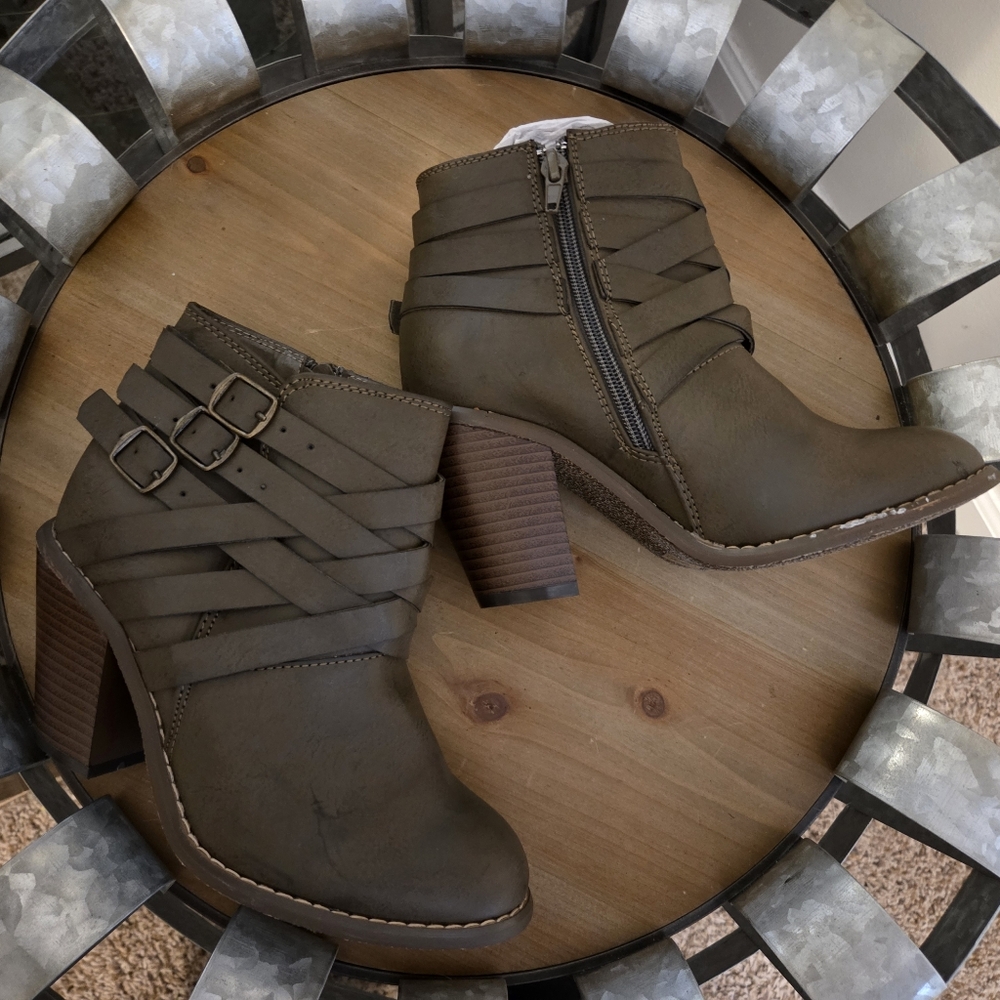 Journee Collection Olive Strappy Heeled Boots